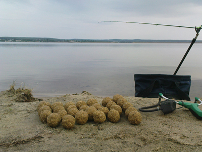 Как ведет себя в воде привада?